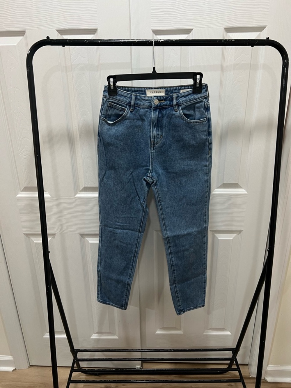 PacSun Women's MOM Straight Leg Jeans in Medium Blue Wash